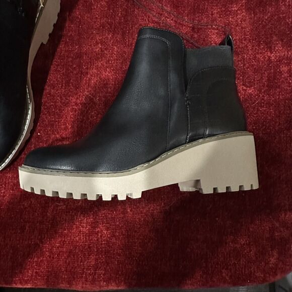 DV by Dolce Vita Rielle Black Croco Chelsea Ankle Boot Casual Size 8 - Picture 2 of 7